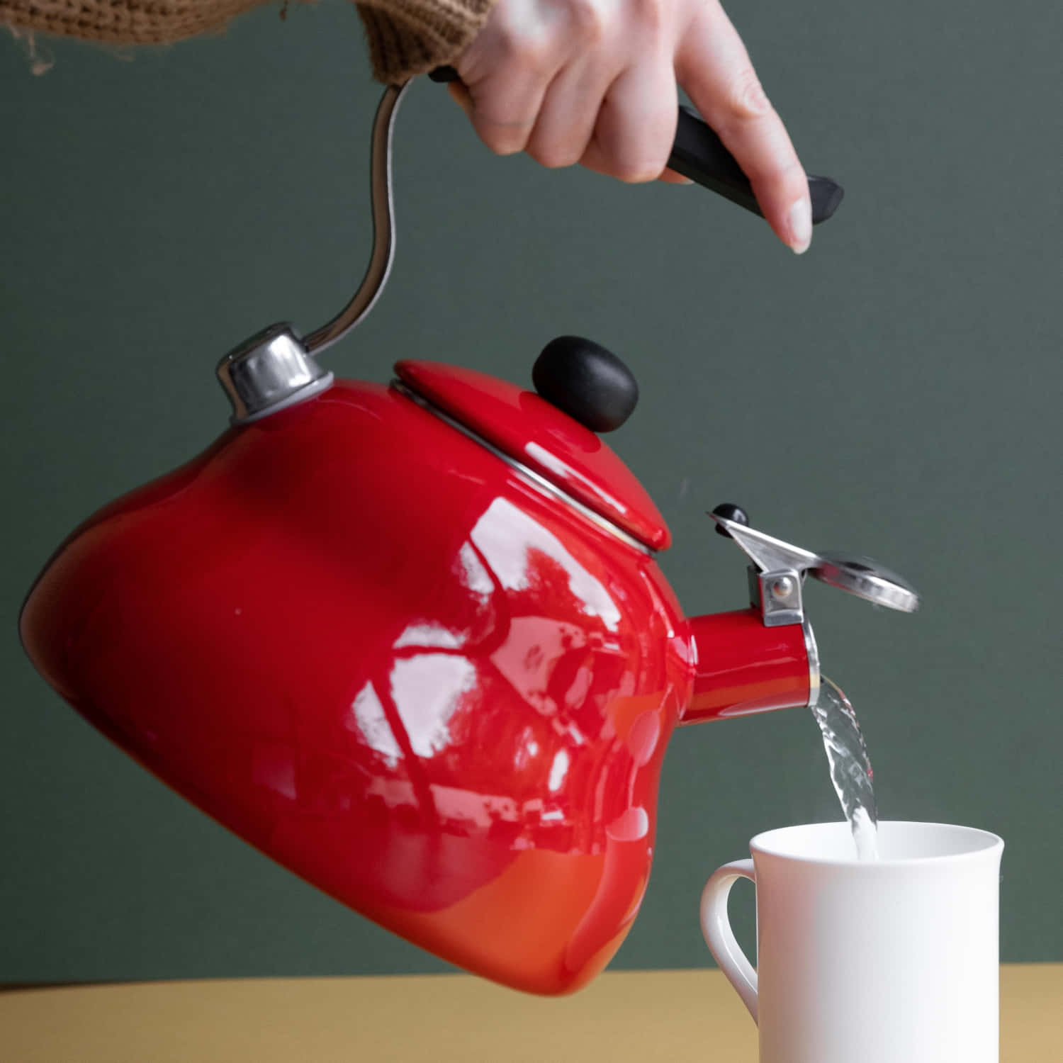 La Cafetière Kettle with Whistle - Red, 2 Liters