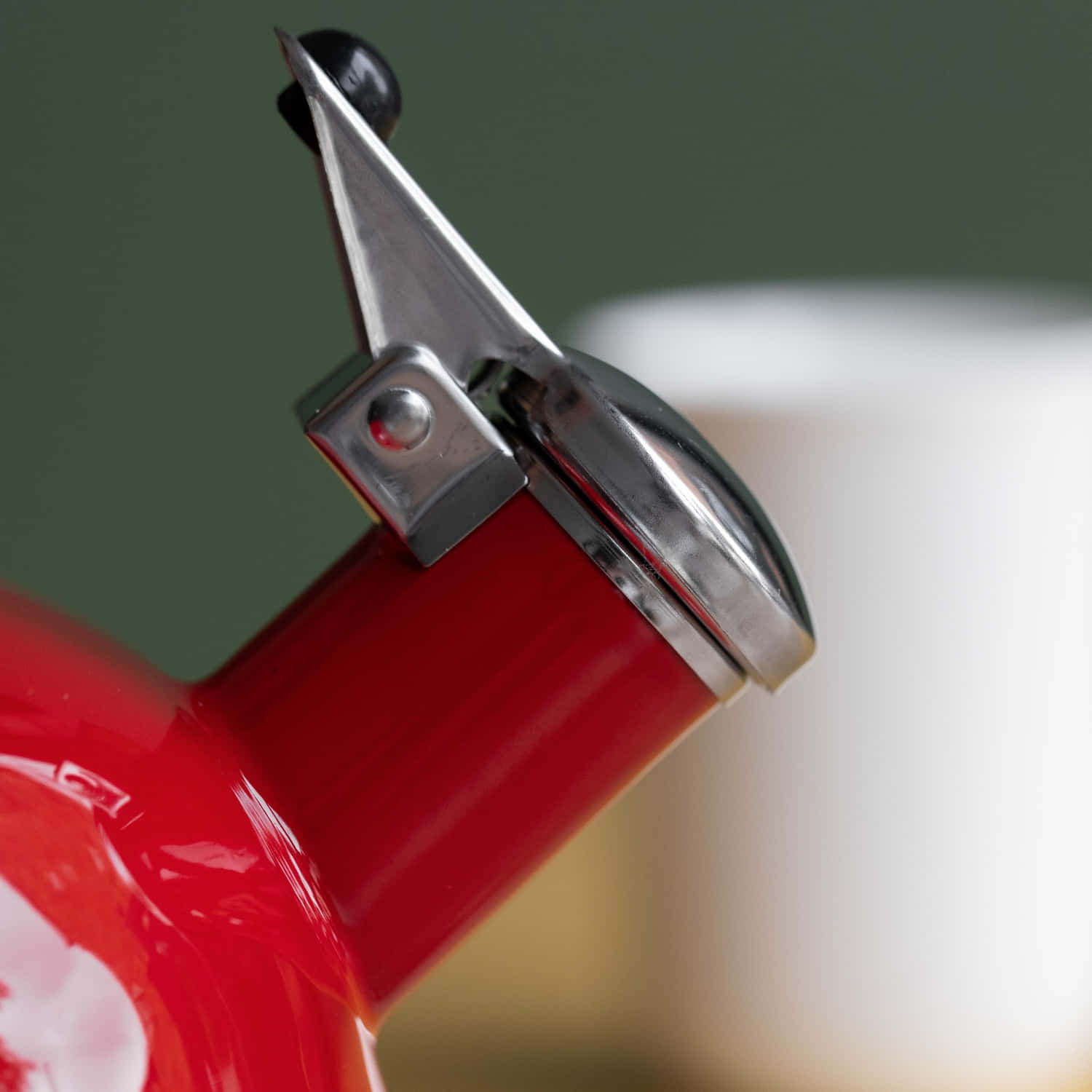 La Cafetière Kettle with Whistle - Red, 2 Liters